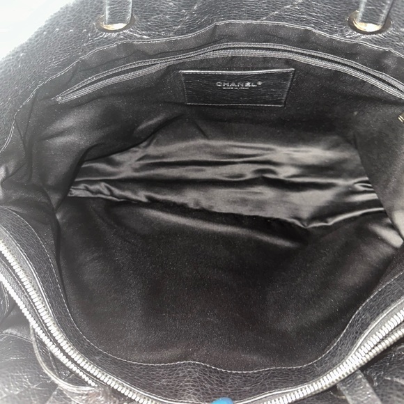 CHANEL On The Road Large Tote - Picture 5 of 15